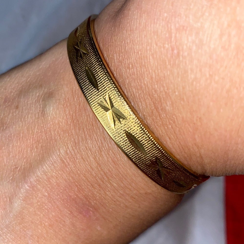 ✅2/$15✅Vintage ladies gold coloured bracelet!